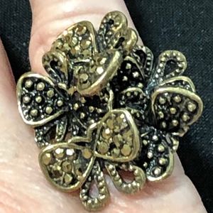 Elegant marcasite Floral Ring